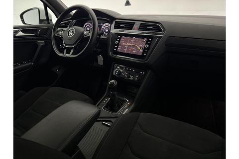 Volkswagen Tiguan 1.4 TSI R-line Virtual ACC LED Carplay Clima Navigatie Parkeersensoren 19"LMV