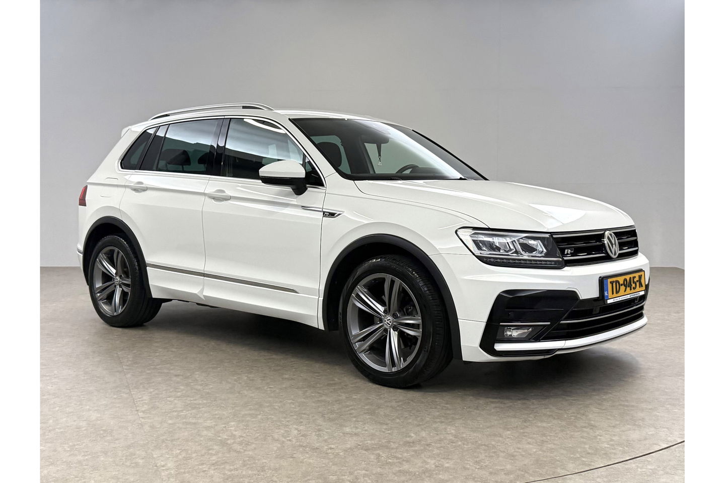 Volkswagen Tiguan 1.4 TSI R-line Virtual ACC LED Carplay Clima Navigatie Parkeersensoren 19"LMV