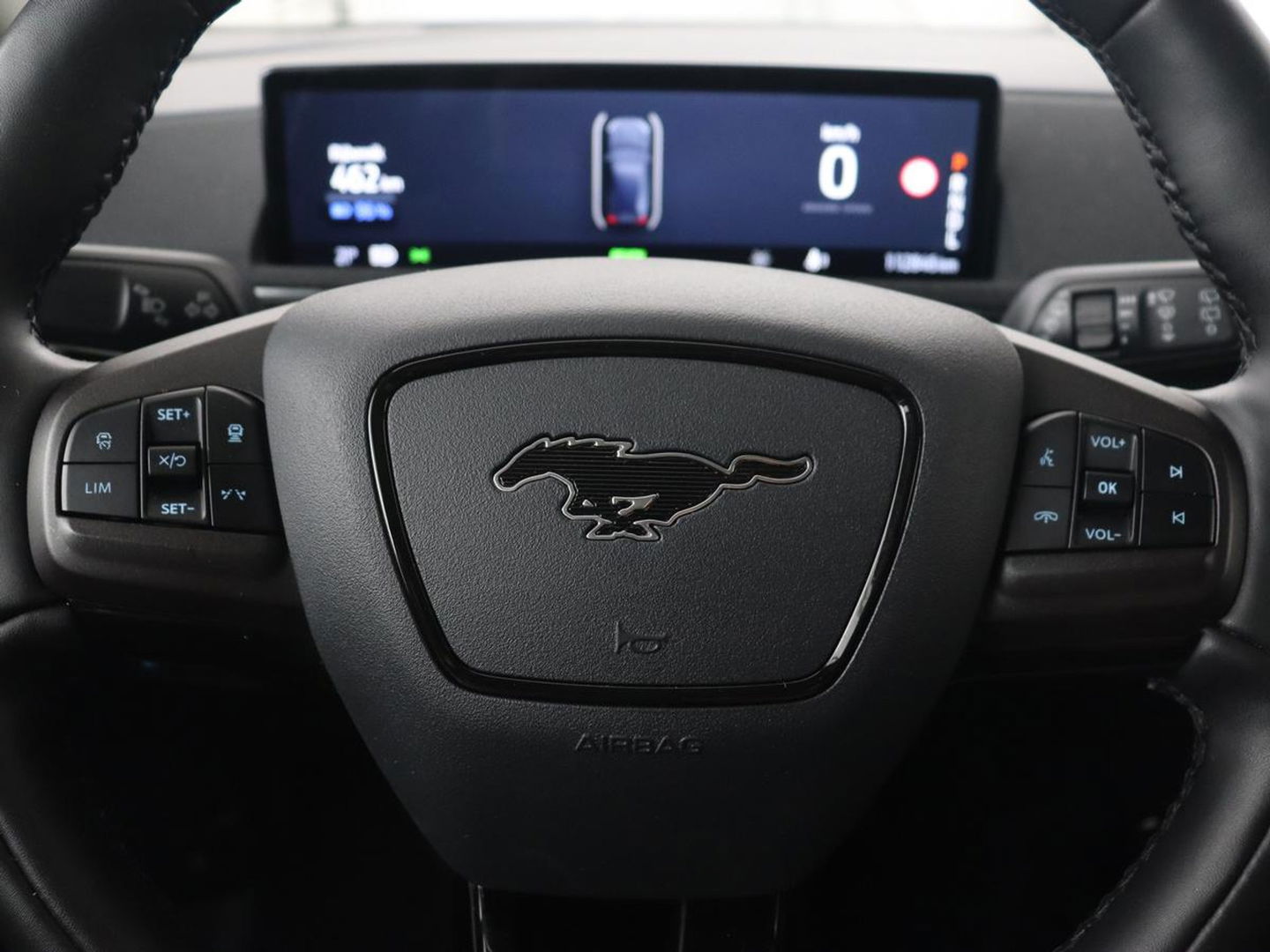 Ford Mustang Mach-E Extended RWD 98 kWh | Leder | Stoelverwarming | Adaptive cruise | Camera | Carplay | Keyless | Stuurverwarming