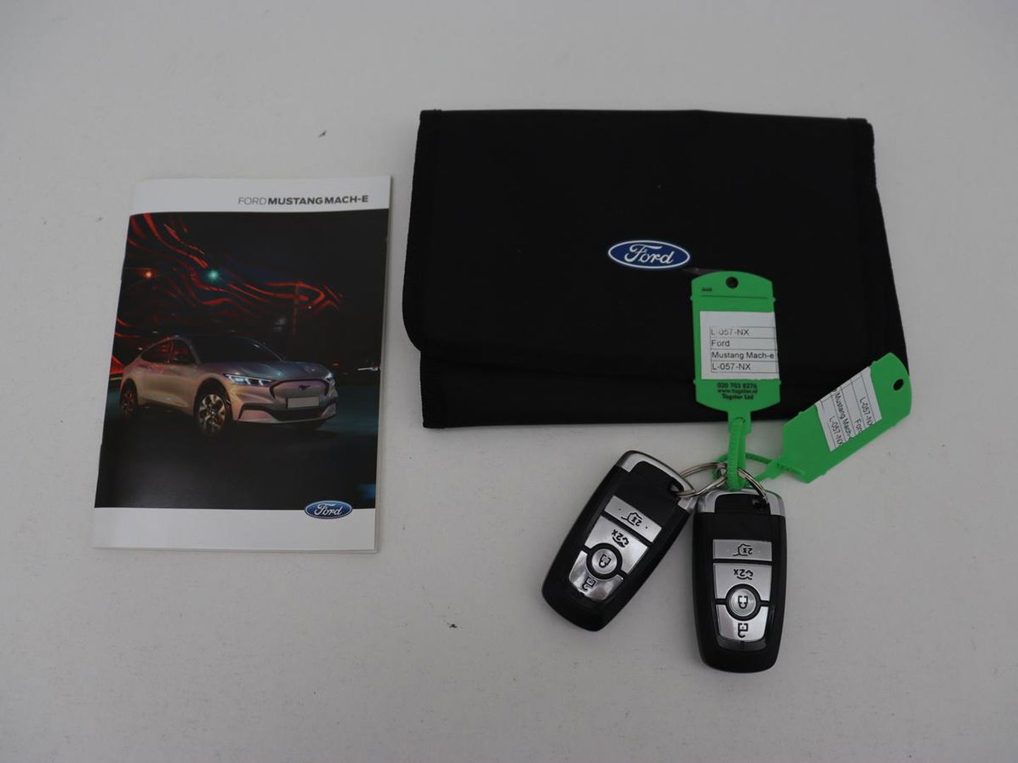 Ford Mustang Mach-E Extended RWD 98 kWh | Leder | Stoelverwarming | Adaptive cruise | Camera | Carplay | Keyless | Stuurverwarming