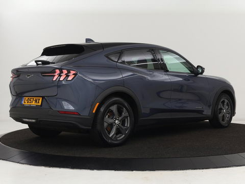 Ford Mustang Mach-E Extended RWD 98 kWh | Leder | Stoelverwarming | Adaptive cruise | Camera | Carplay | Keyless | Stuurverwarming