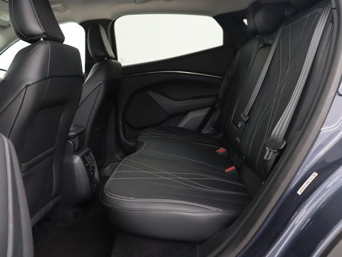 Ford Mustang Mach-E Extended RWD 98 kWh | Leder | Stoelverwarming | Adaptive cruise | Camera | Carplay | Keyless | Stuurverwarming