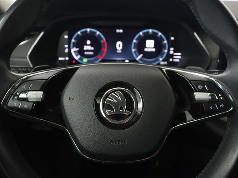 Škoda Octavia 1.0 e-TSI Business Edition | Stoelverwarming | Trekhaak | Head-Up | Memory | Camera | Carplay | Sfeerverlichting | Navigatie | Side Assist | Virtual Cockpit