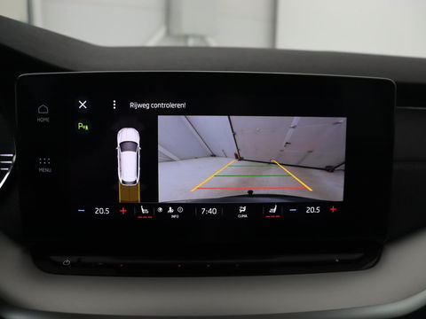 Škoda Octavia 1.0 e-TSI Business Edition | Stoelverwarming | Trekhaak | Head-Up | Memory | Camera | Carplay | Sfeerverlichting | Navigatie | Side Assist | Virtual Cockpit
