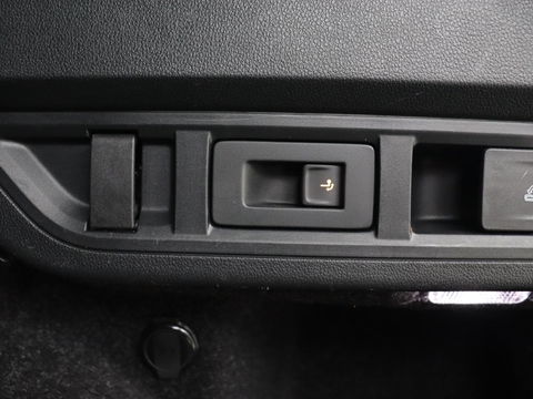 Škoda Octavia 1.0 e-TSI Business Edition | Stoelverwarming | Trekhaak | Head-Up | Memory | Camera | Carplay | Sfeerverlichting | Navigatie | Side Assist | Virtual Cockpit