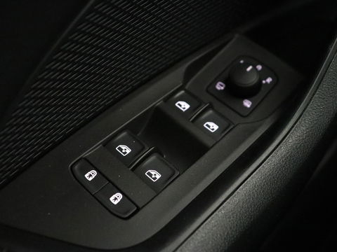 Škoda Octavia 1.0 e-TSI Business Edition | Stoelverwarming | Trekhaak | Head-Up | Memory | Camera | Carplay | Sfeerverlichting | Navigatie | Side Assist | Virtual Cockpit