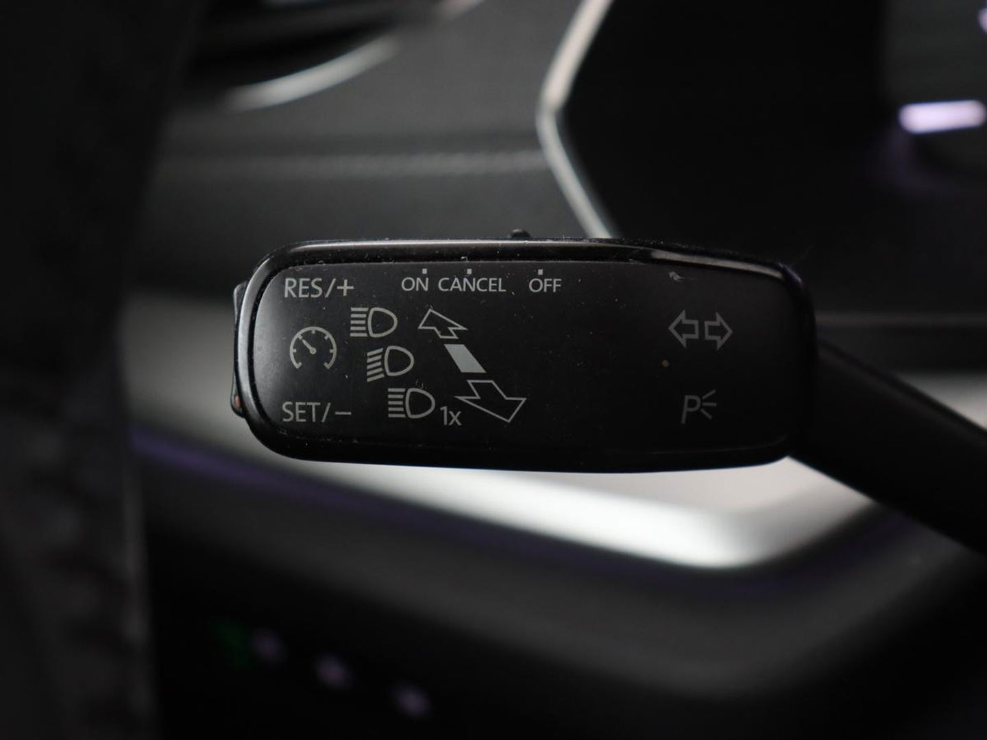 Škoda Octavia 1.0 e-TSI Business Edition | Stoelverwarming | Trekhaak | Head-Up | Memory | Camera | Carplay | Sfeerverlichting | Navigatie | Side Assist | Virtual Cockpit