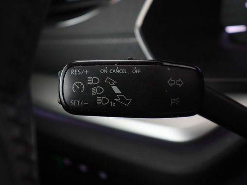 Škoda Octavia 1.0 e-TSI Business Edition | Stoelverwarming | Trekhaak | Head-Up | Memory | Camera | Carplay | Sfeerverlichting | Navigatie | Side Assist | Virtual Cockpit