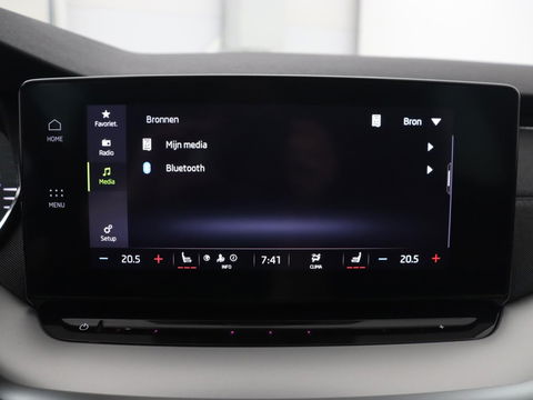 Škoda Octavia 1.0 e-TSI Business Edition | Stoelverwarming | Trekhaak | Head-Up | Memory | Camera | Carplay | Sfeerverlichting | Navigatie | Side Assist | Virtual Cockpit