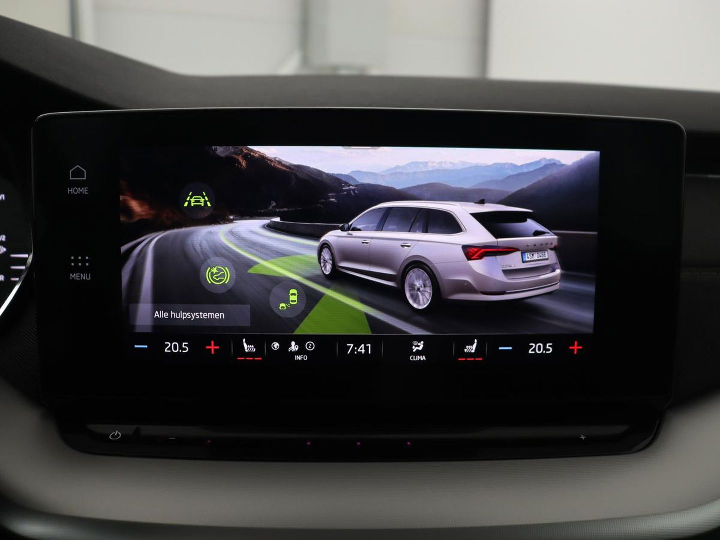 Škoda Octavia 1.0 e-TSI Business Edition | Stoelverwarming | Trekhaak | Head-Up | Memory | Camera | Carplay | Sfeerverlichting | Navigatie | Side Assist | Virtual Cockpit