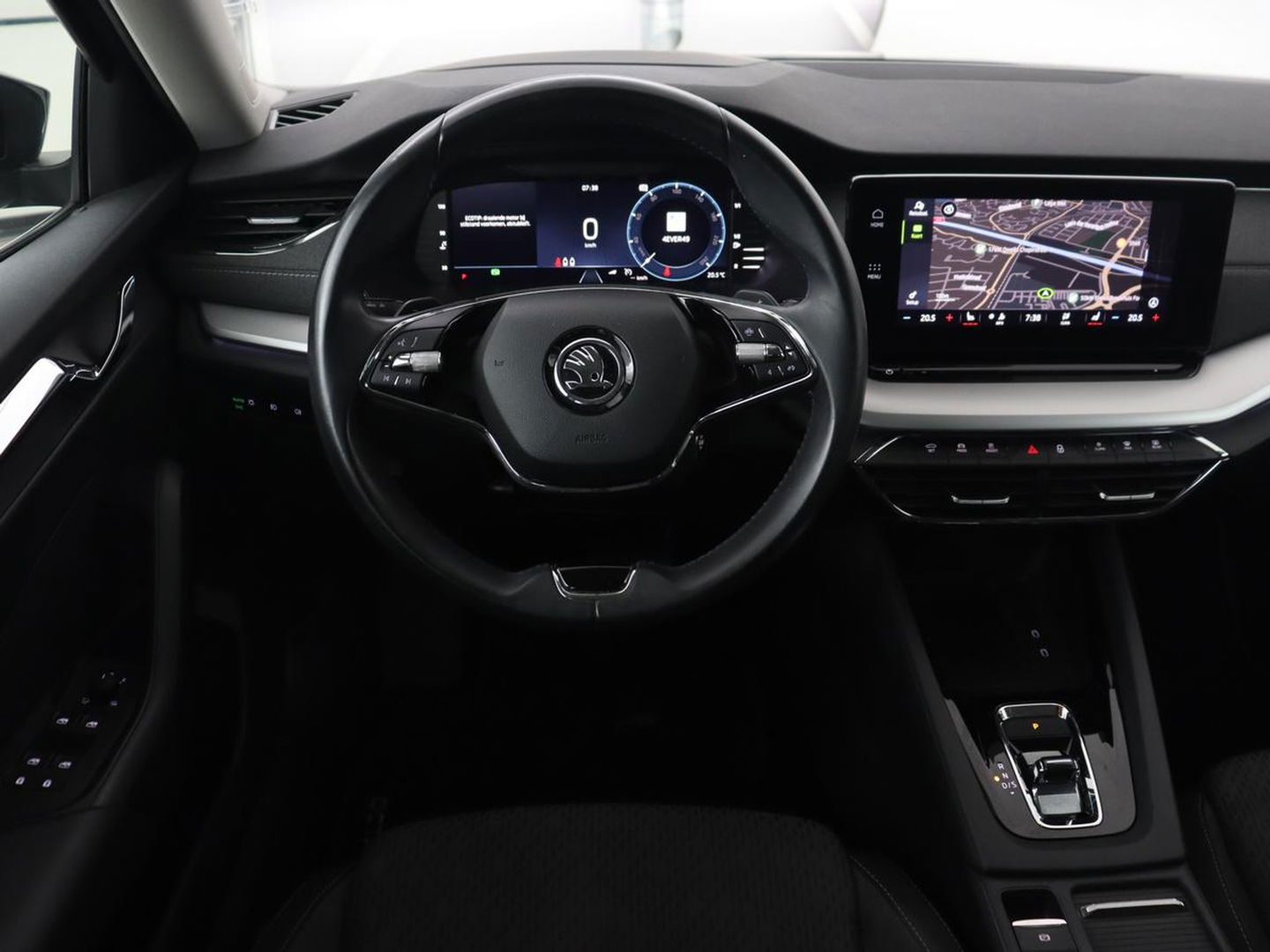 Škoda Octavia 1.0 e-TSI Business Edition | Stoelverwarming | Trekhaak | Head-Up | Memory | Camera | Carplay | Sfeerverlichting | Navigatie | Side Assist | Virtual Cockpit