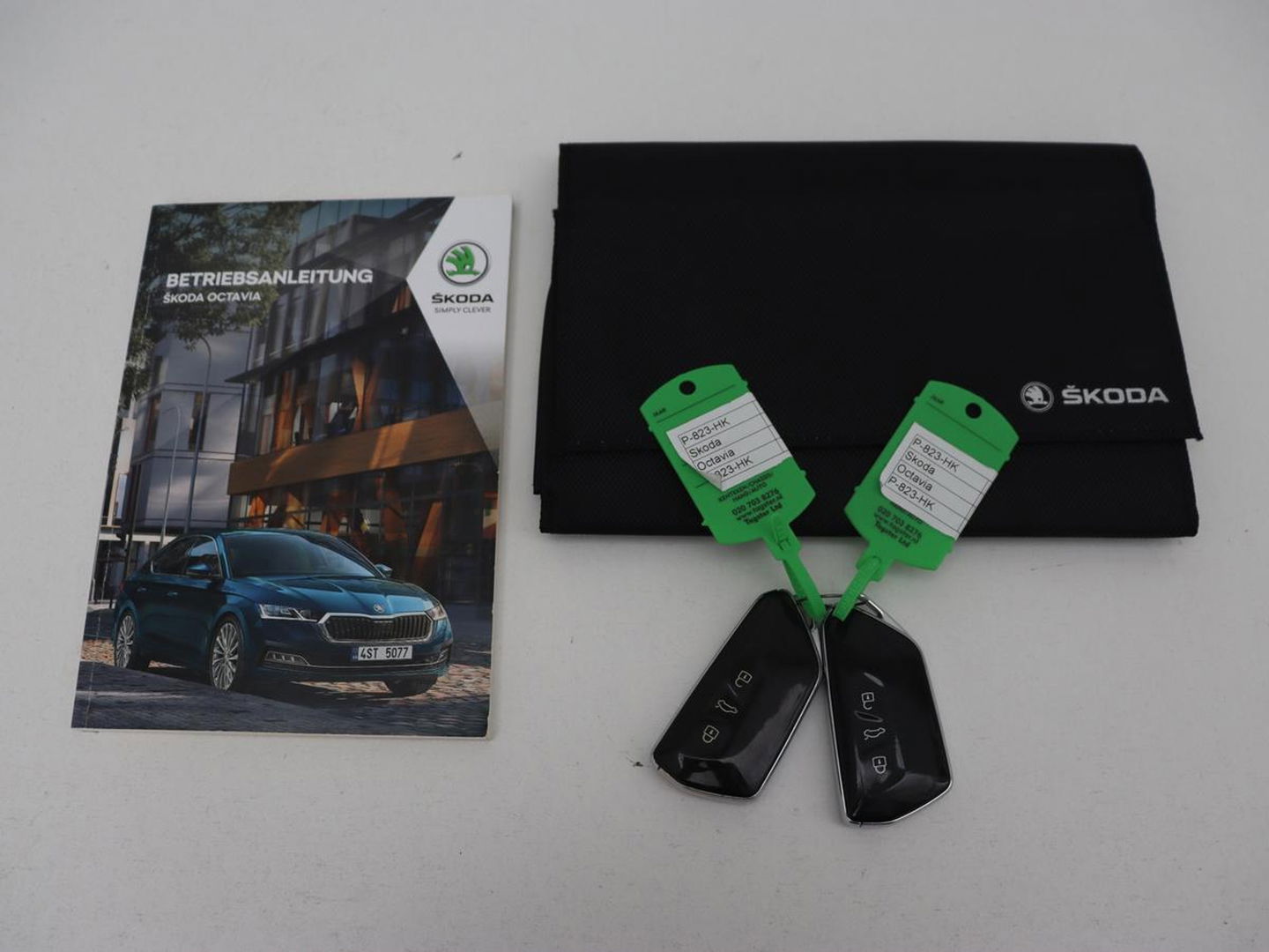 Škoda Octavia 1.0 e-TSI Business Edition | Stoelverwarming | Trekhaak | Head-Up | Memory | Camera | Carplay | Sfeerverlichting | Navigatie | Side Assist | Virtual Cockpit
