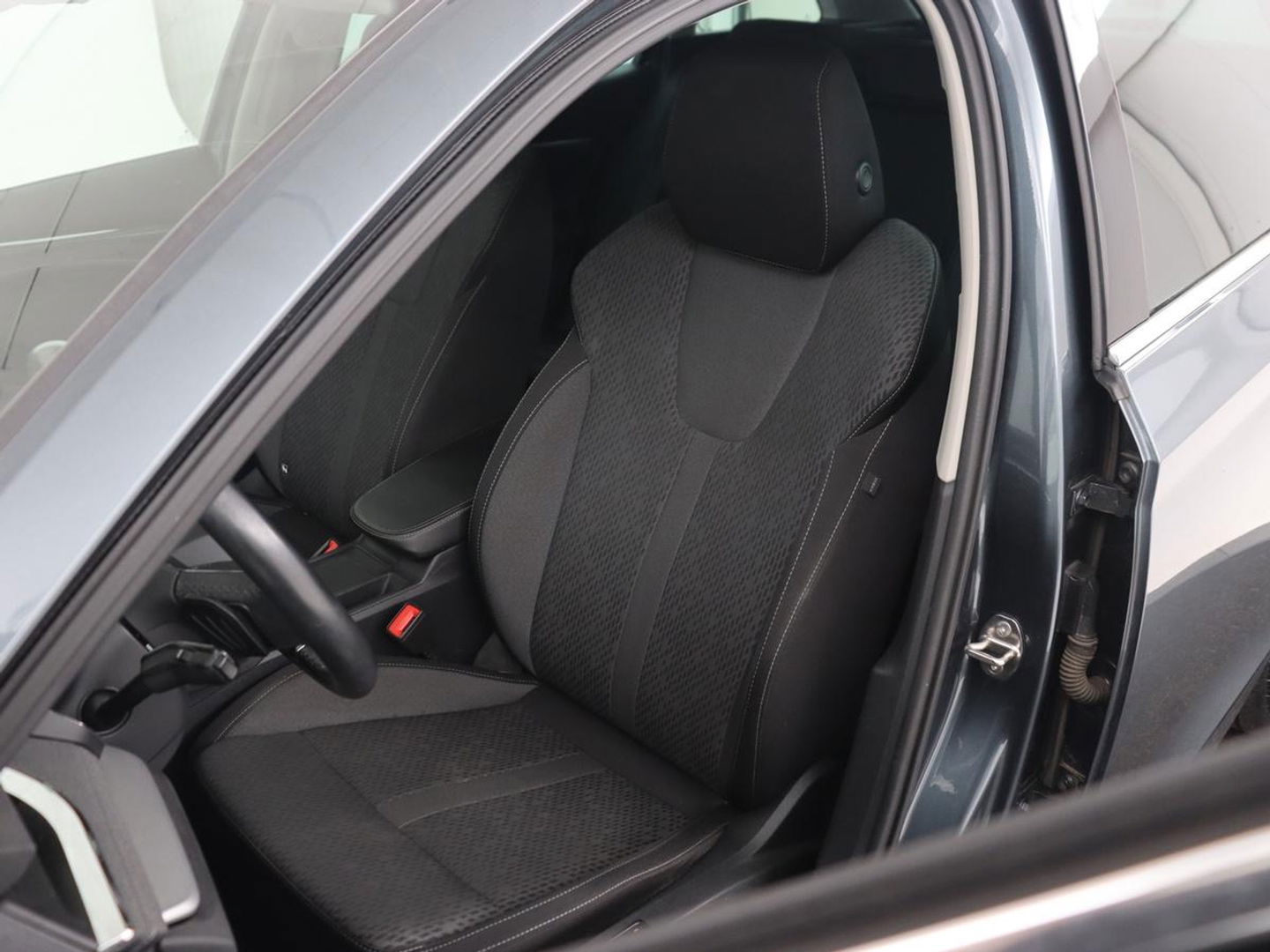 Škoda Octavia 1.0 e-TSI Business Edition | Stoelverwarming | Trekhaak | Head-Up | Memory | Camera | Carplay | Sfeerverlichting | Navigatie | Side Assist | Virtual Cockpit