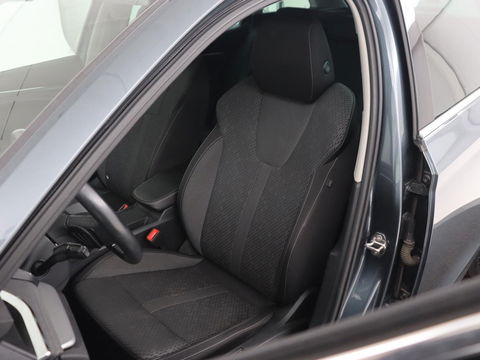 Škoda Octavia 1.0 e-TSI Business Edition | Stoelverwarming | Trekhaak | Head-Up | Memory | Camera | Carplay | Sfeerverlichting | Navigatie | Side Assist | Virtual Cockpit