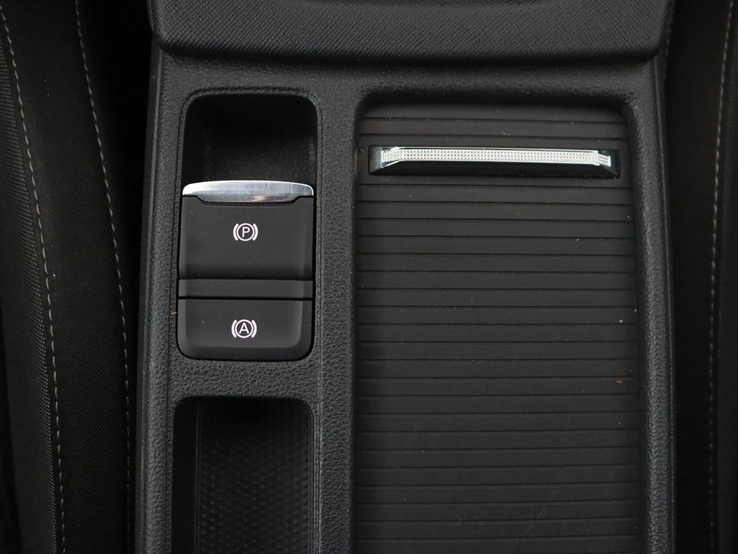 Škoda Octavia 1.0 e-TSI Business Edition | Stoelverwarming | Trekhaak | Head-Up | Memory | Camera | Carplay | Sfeerverlichting | Navigatie | Side Assist | Virtual Cockpit