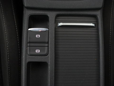 Škoda Octavia 1.0 e-TSI Business Edition | Stoelverwarming | Trekhaak | Head-Up | Memory | Camera | Carplay | Sfeerverlichting | Navigatie | Side Assist | Virtual Cockpit