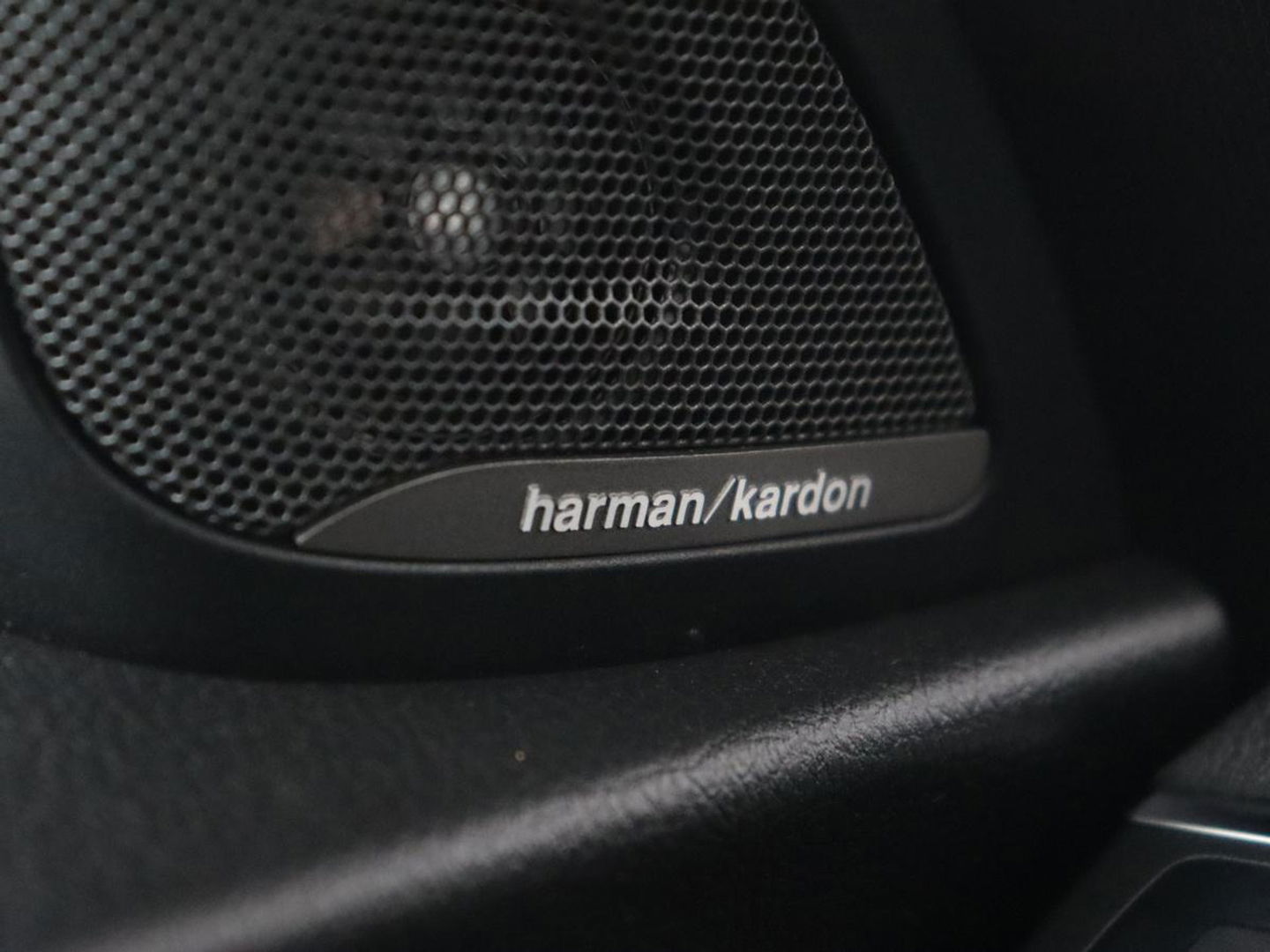 BMW 1-serie M140i High Executive | 2e eigenaar | Schuifdak | Leder | Harman/Kardon | Stoel & stuurverwarming | Camera | Carplay | Full LED | Navigatie