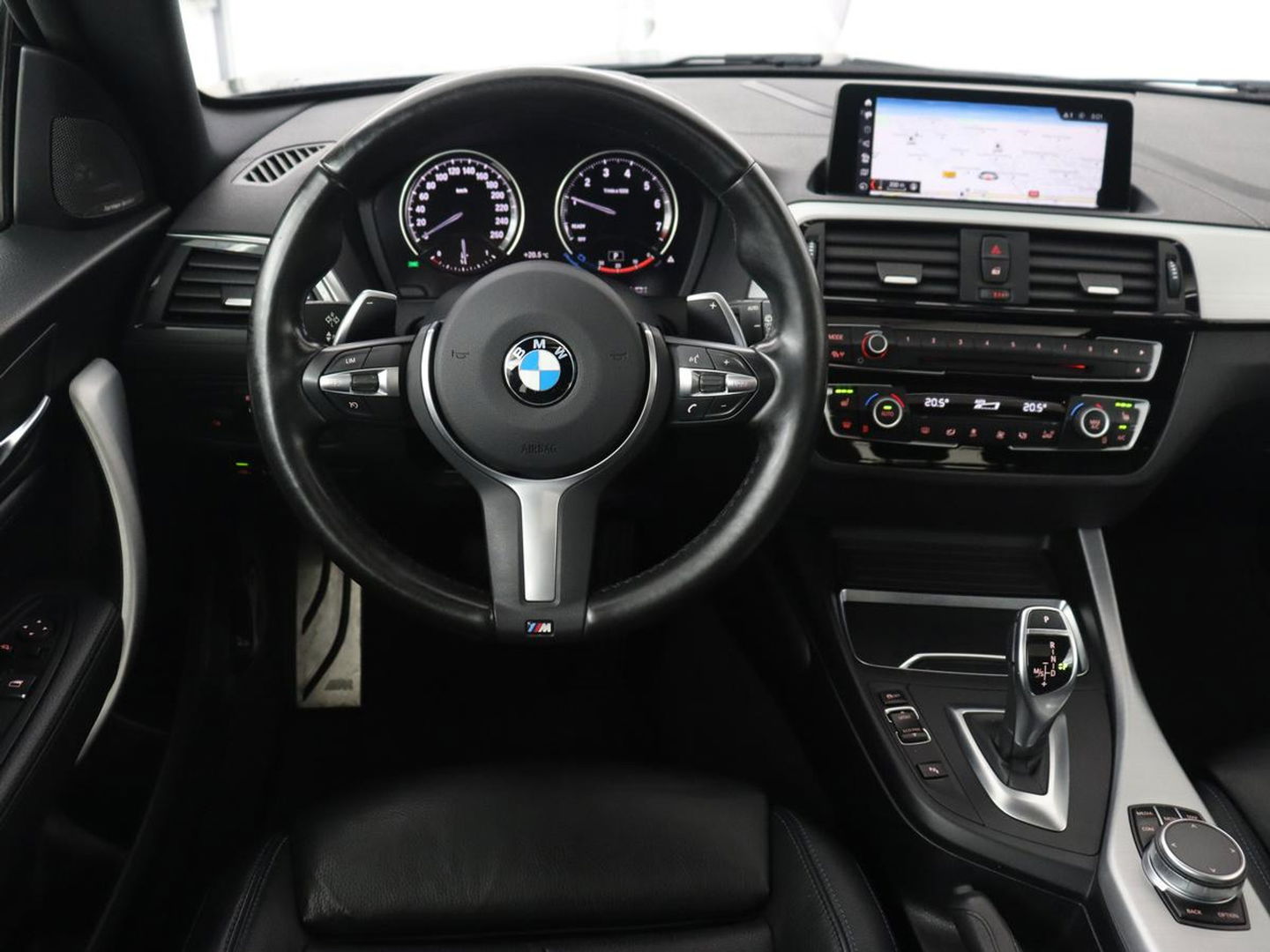 BMW 1-serie M140i High Executive | 2e eigenaar | Schuifdak | Leder | Harman/Kardon | Stoel & stuurverwarming | Camera | Carplay | Full LED | Navigatie