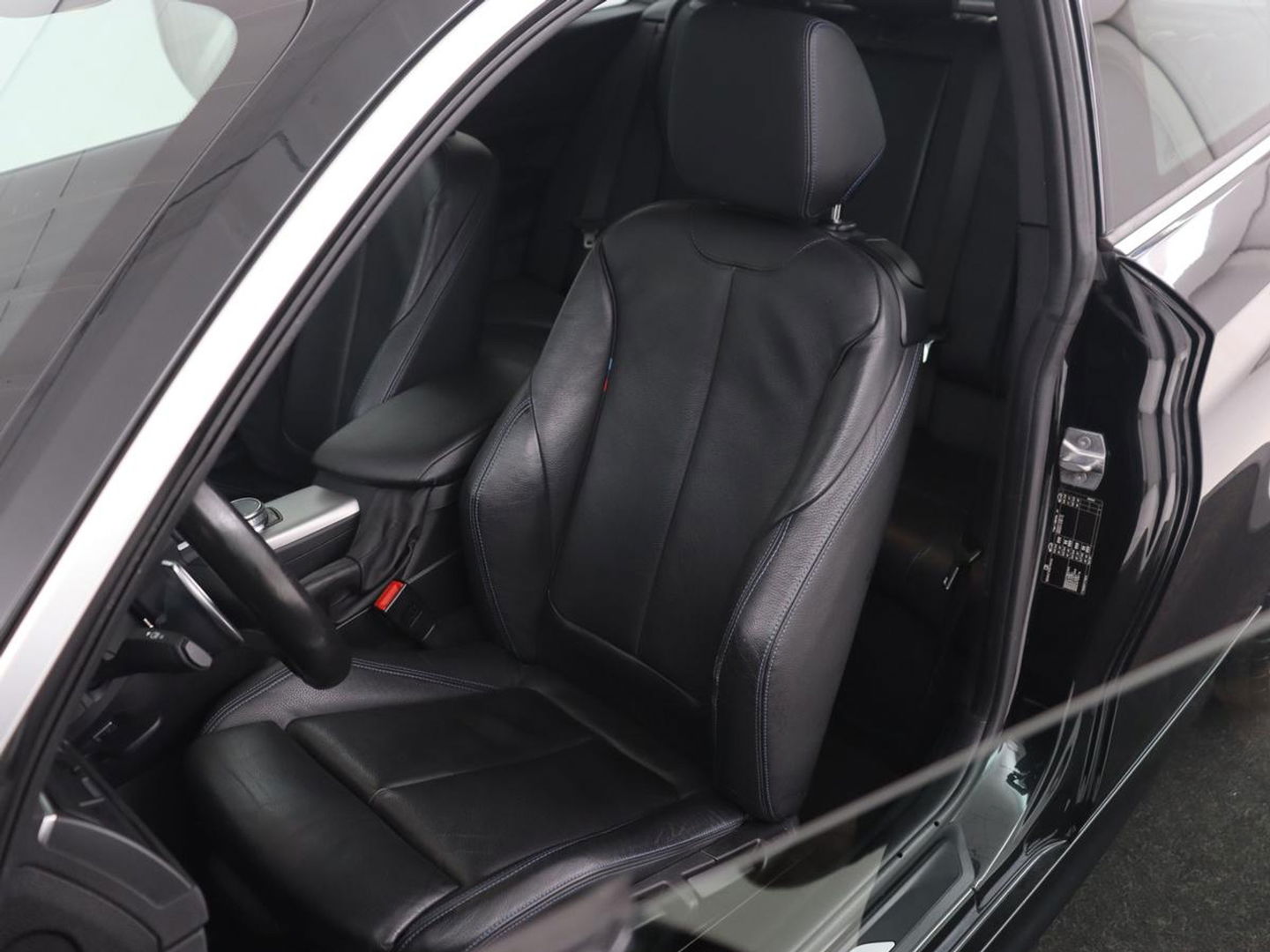 BMW 1-serie M140i High Executive | 2e eigenaar | Schuifdak | Leder | Harman/Kardon | Stoel & stuurverwarming | Camera | Carplay | Full LED | Navigatie