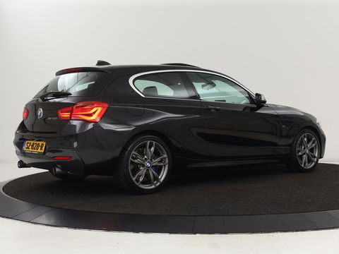 BMW 1-serie M140i High Executive | 2e eigenaar | Schuifdak | Leder | Harman/Kardon | Stoel & stuurverwarming | Camera | Carplay | Full LED | Navigatie