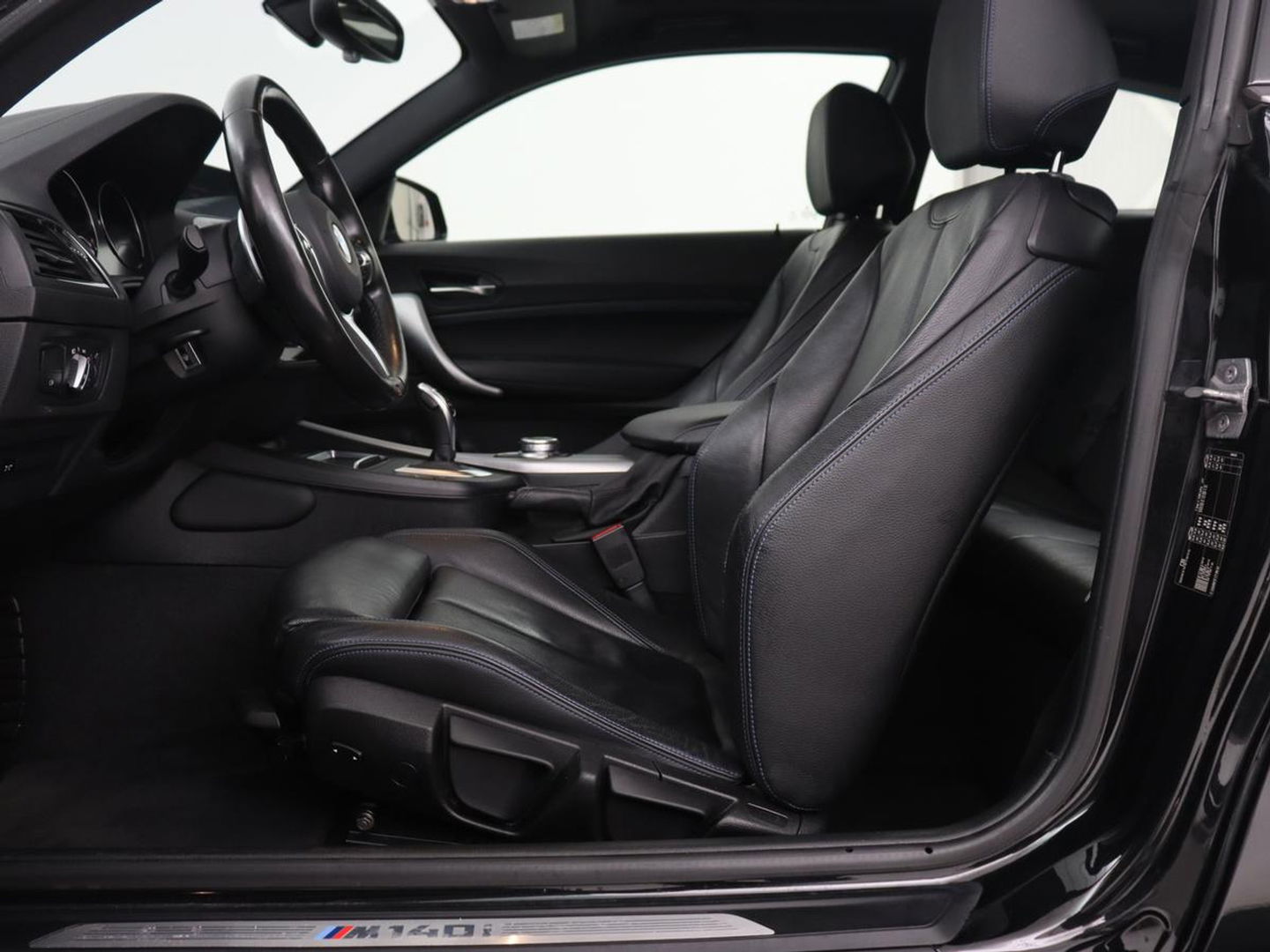 BMW 1-serie M140i High Executive | 2e eigenaar | Schuifdak | Leder | Harman/Kardon | Stoel & stuurverwarming | Camera | Carplay | Full LED | Navigatie