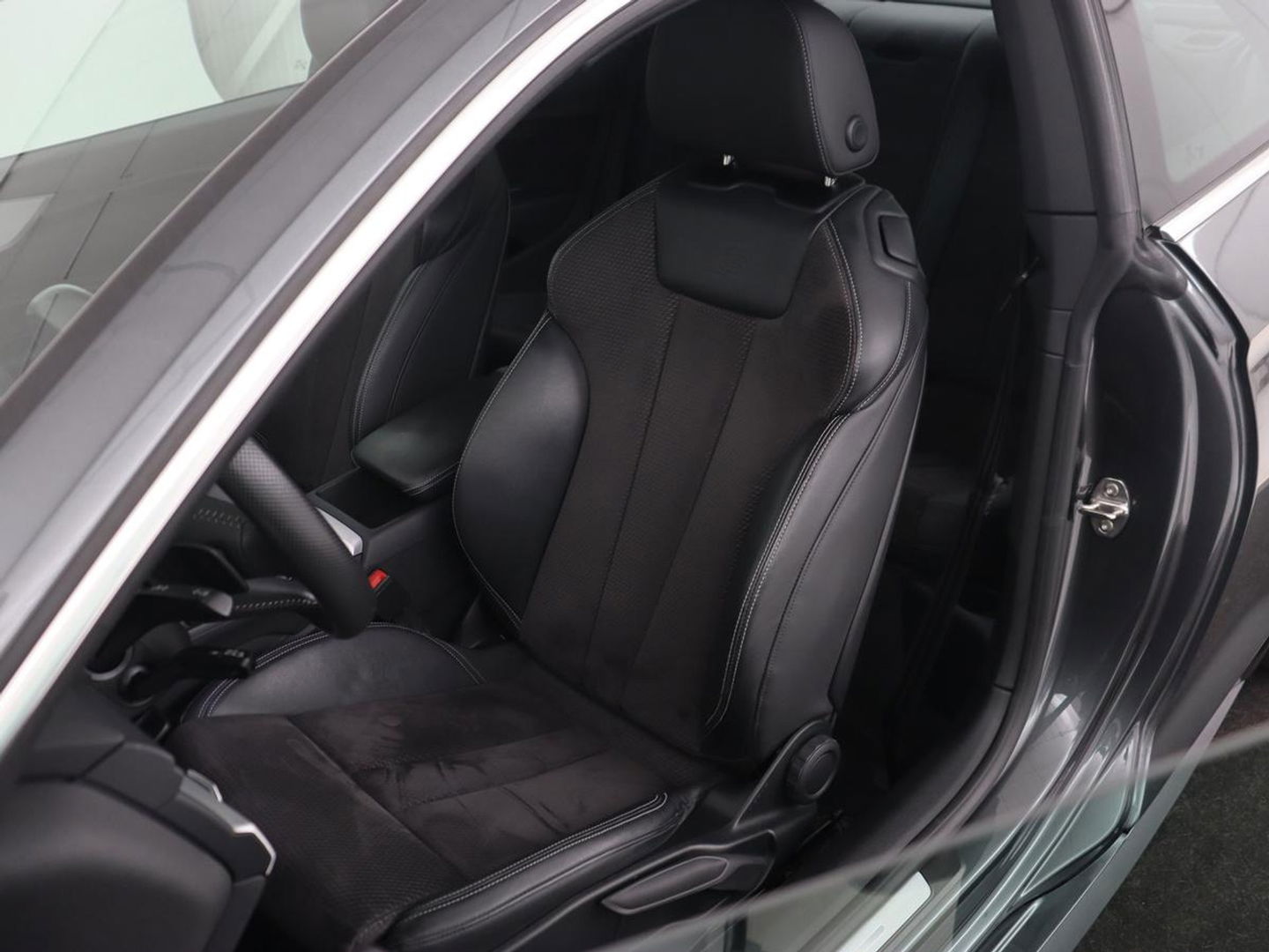 Audi A5 Coupé 2.0 TFSI MHEV S-Line | Bang & Olufsen | Stoelverwarming | Leder/Alcantara | Navigatie | Full LED | Sportstoelen | Parkeerhulp
