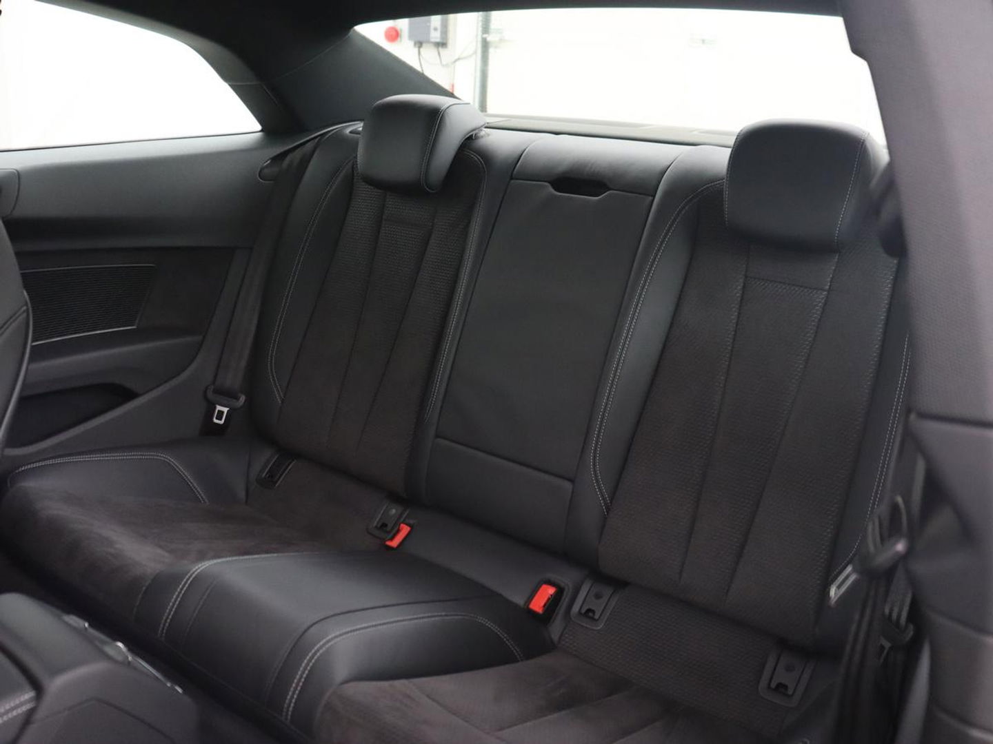 Audi A5 Coupé 2.0 TFSI MHEV S-Line | Bang & Olufsen | Stoelverwarming | Leder/Alcantara | Navigatie | Full LED | Sportstoelen | Parkeerhulp