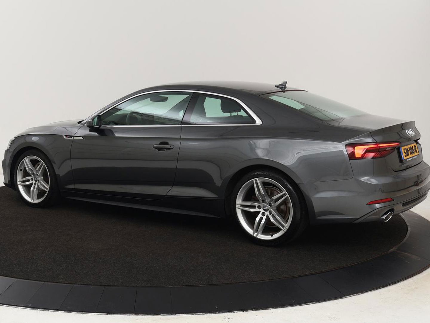 Audi A5 Coupé 2.0 TFSI MHEV S-Line | Bang & Olufsen | Stoelverwarming | Leder/Alcantara | Navigatie | Full LED | Sportstoelen | Parkeerhulp