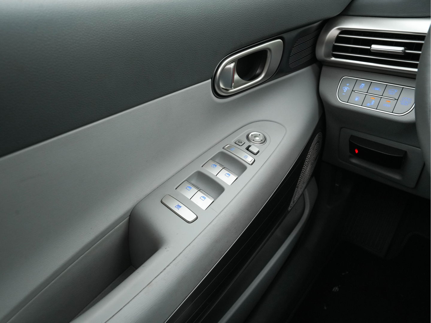 Hyundai NEXO FCEV Plus Pack [ HYDROGENIUM ] (INCL-BTW) Aut. *PANO | LUXURY-LEATHER | NAVI-FULLMAP | ADAPTIVE-CRUISE |  FULL-LED | KEYLESS | DAB |  KRELL-AUDIO | DIGI-WIDESCREEN-COCKPIT | SURROUND-VIEW | SHIFT-PADDLES | COMFORT-SEATS |