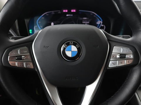BMW 3-serie 330e Sport Line | Head-Up | LaserLight | Stoelverwarming | Trekhaak | 360 Camera | Adaptive cruise | Sportstoelen | Keyless | Live Cockpit | Carplay | Half leder | Navigatie