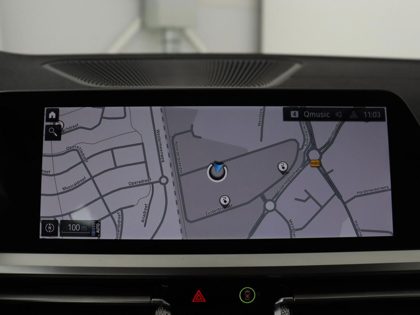 BMW 3-serie 330e Sport Line | Head-Up | LaserLight | Stoelverwarming | Trekhaak | 360 Camera | Adaptive cruise | Sportstoelen | Keyless | Live Cockpit | Carplay | Half leder | Navigatie