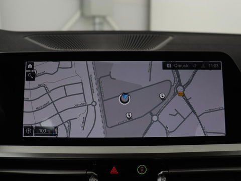 BMW 3-serie 330e Sport Line | Head-Up | LaserLight | Stoelverwarming | Trekhaak | 360 Camera | Adaptive cruise | Sportstoelen | Keyless | Live Cockpit | Carplay | Half leder | Navigatie