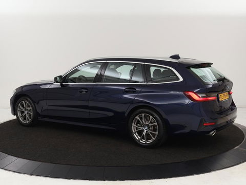 BMW 3-serie 330e Sport Line | Head-Up | LaserLight | Stoelverwarming | Trekhaak | 360 Camera | Adaptive cruise | Sportstoelen | Keyless | Live Cockpit | Carplay | Half leder | Navigatie
