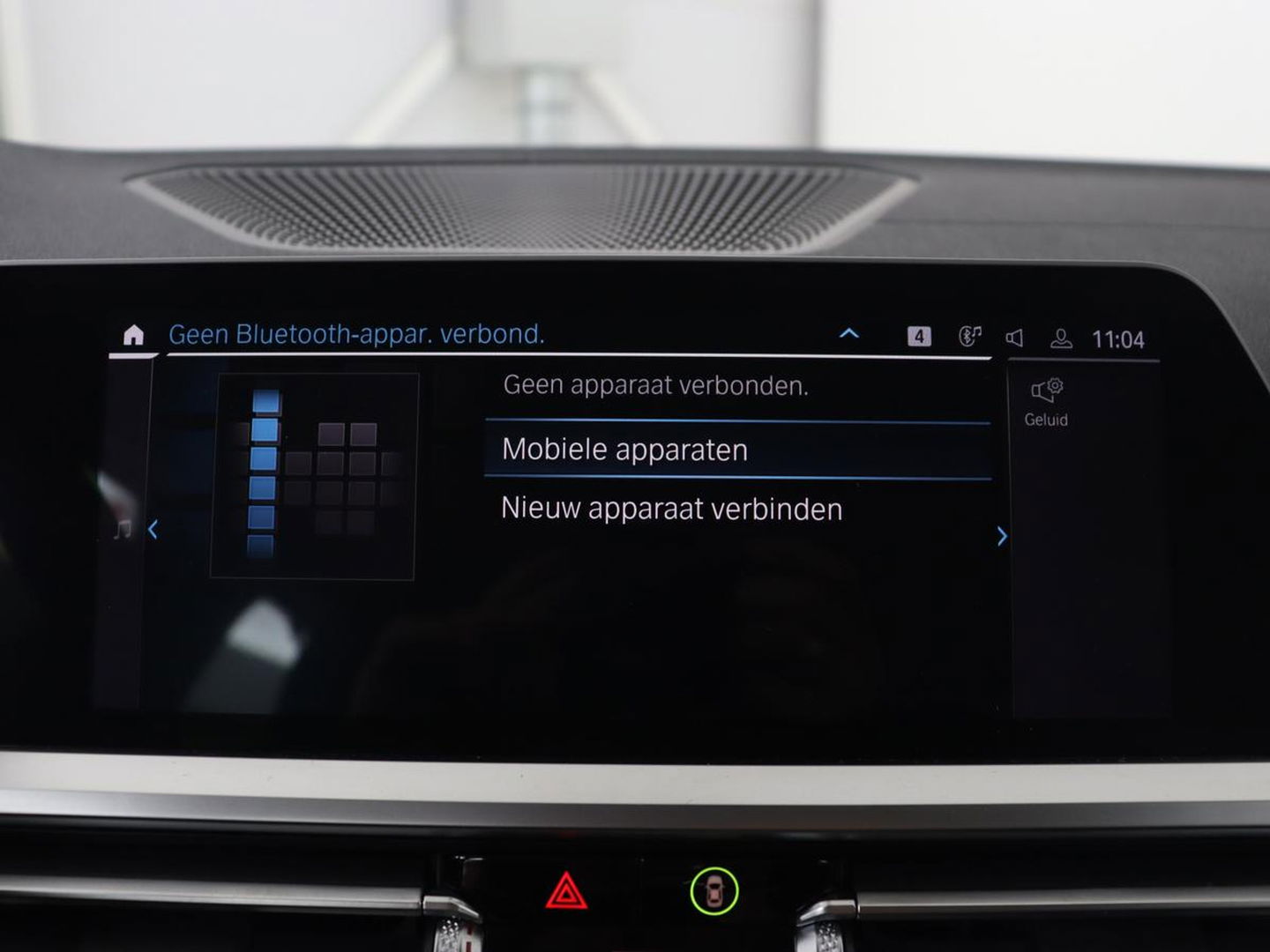BMW 3-serie 330e Sport Line | Head-Up | LaserLight | Stoelverwarming | Trekhaak | 360 Camera | Adaptive cruise | Sportstoelen | Keyless | Live Cockpit | Carplay | Half leder | Navigatie