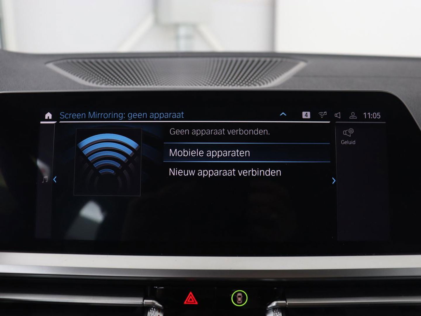 BMW 3-serie 330e Sport Line | Head-Up | LaserLight | Stoelverwarming | Trekhaak | 360 Camera | Adaptive cruise | Sportstoelen | Keyless | Live Cockpit | Carplay | Half leder | Navigatie