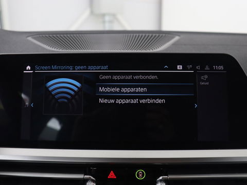 BMW 3-serie 330e Sport Line | Head-Up | LaserLight | Stoelverwarming | Trekhaak | 360 Camera | Adaptive cruise | Sportstoelen | Keyless | Live Cockpit | Carplay | Half leder | Navigatie