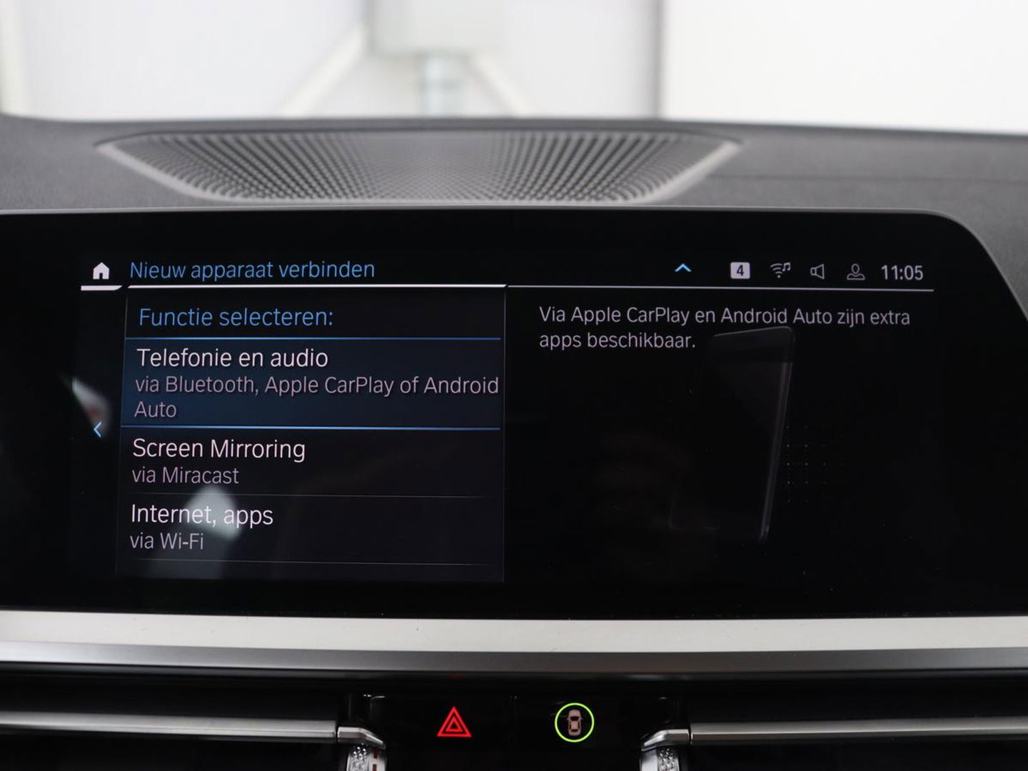 BMW 3-serie 330e Sport Line | Head-Up | LaserLight | Stoelverwarming | Trekhaak | 360 Camera | Adaptive cruise | Sportstoelen | Keyless | Live Cockpit | Carplay | Half leder | Navigatie