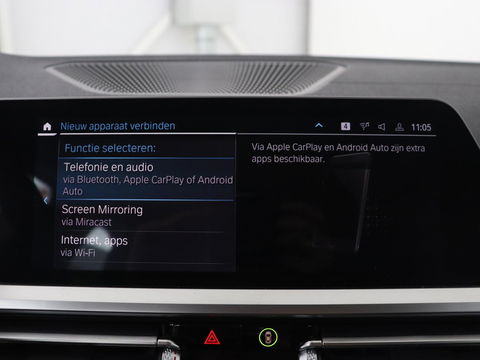 BMW 3-serie 330e Sport Line | Head-Up | LaserLight | Stoelverwarming | Trekhaak | 360 Camera | Adaptive cruise | Sportstoelen | Keyless | Live Cockpit | Carplay | Half leder | Navigatie