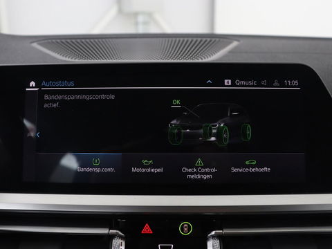 BMW 3-serie 330e Sport Line | Head-Up | LaserLight | Stoelverwarming | Trekhaak | 360 Camera | Adaptive cruise | Sportstoelen | Keyless | Live Cockpit | Carplay | Half leder | Navigatie