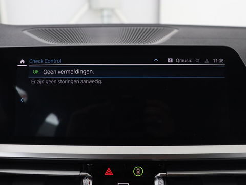 BMW 3-serie 330e Sport Line | Head-Up | LaserLight | Stoelverwarming | Trekhaak | 360 Camera | Adaptive cruise | Sportstoelen | Keyless | Live Cockpit | Carplay | Half leder | Navigatie