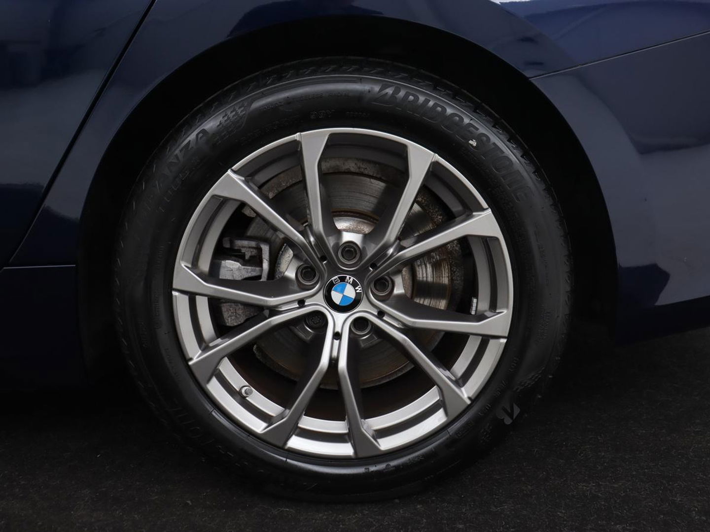 BMW 3-serie 330e Sport Line | Head-Up | LaserLight | Stoelverwarming | Trekhaak | 360 Camera | Adaptive cruise | Sportstoelen | Keyless | Live Cockpit | Carplay | Half leder | Navigatie