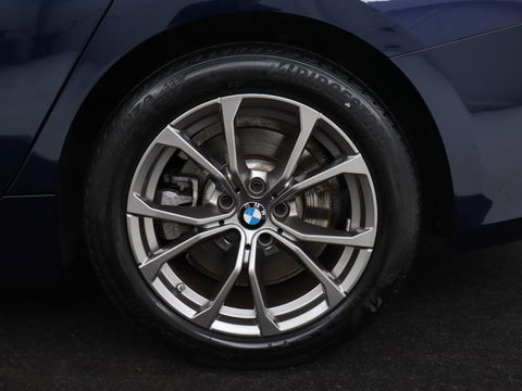 BMW 3-serie 330e Sport Line | Head-Up | LaserLight | Stoelverwarming | Trekhaak | 360 Camera | Adaptive cruise | Sportstoelen | Keyless | Live Cockpit | Carplay | Half leder | Navigatie