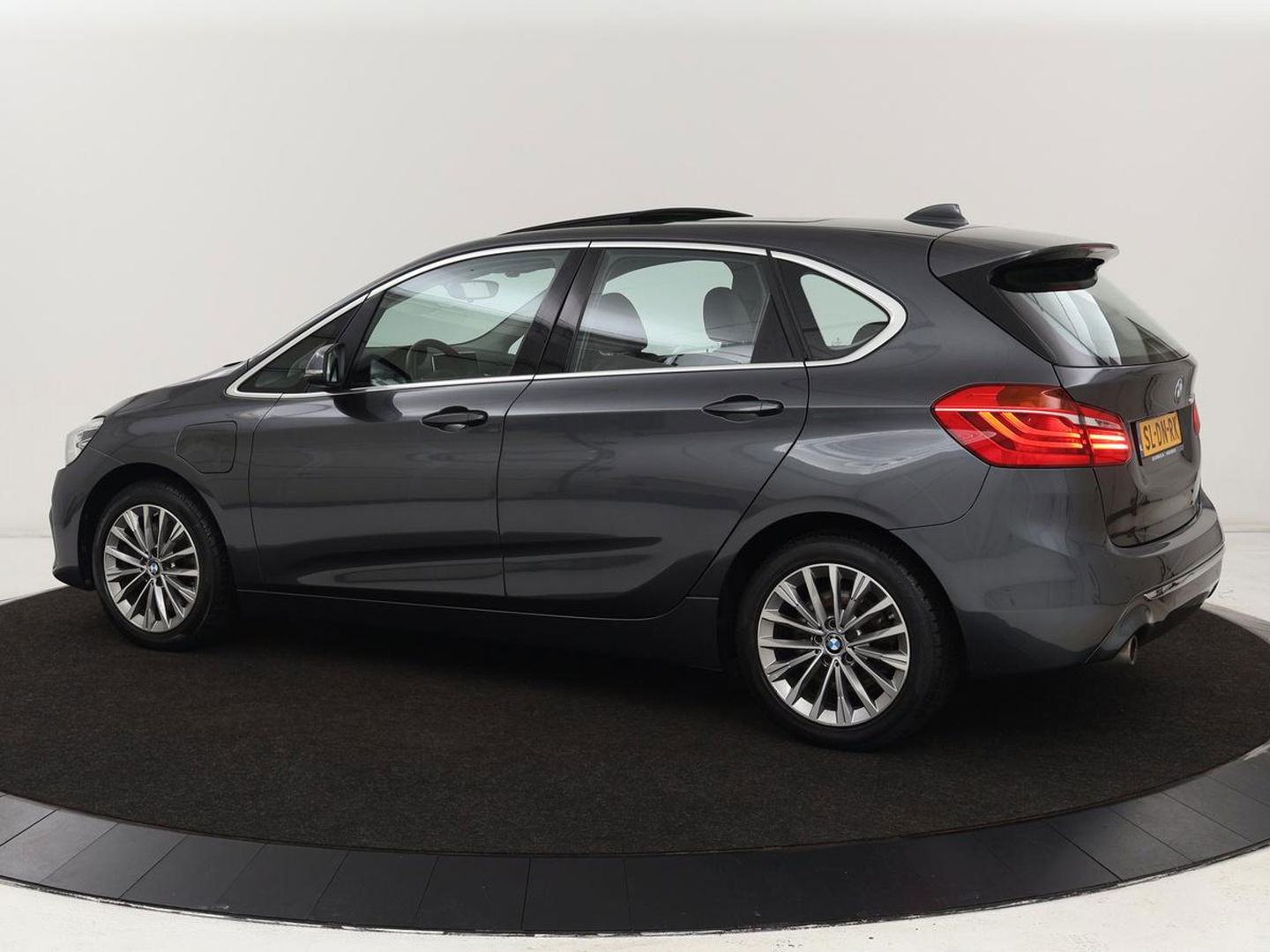 BMW 2 Serie Active Tourer 225xe iPerformance Luxury Line | Panoramadak | Leder  | Head-Up | Camera | Keyless | Navigatie | Park Assist | Adaptief LED