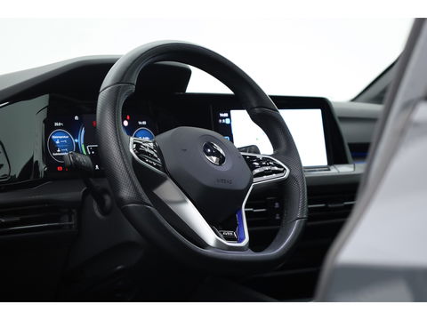 Volkswagen Golf 1.4 eHybrid GTE | Pano | IQ. Light | Elek. Trekhaak | Stoel- Stuurverw. | Mistlampen