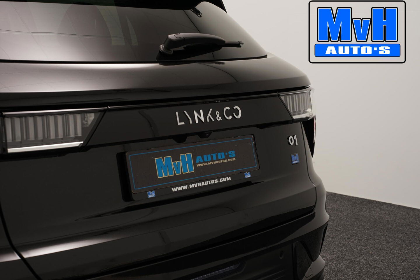 Lynk & Co 01 1.5 Plug-in Hybride|NAP|FULL BLACK|ZWARTE.HEMEL