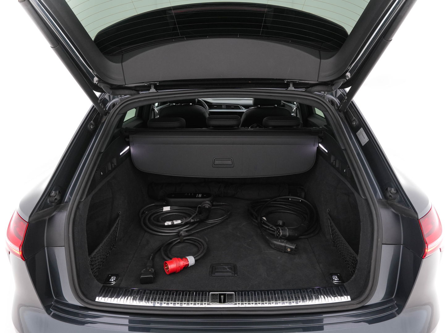 Audi e-tron 50 quattro Business edition Plus 71 kWh [ 3-Fase ] (INCL.BTW) *PANO | LEATHER | DIGI-COCKPIT | FULL-LED | ADAPTIVE-CRUISE | MEMORY-PACK | COMFORT-SEATS | AIR-SUSPENSION | NAVI-FULLMAP | HEATED-SEATS | KEYLESS | 20''ALU | ECC | PDC*