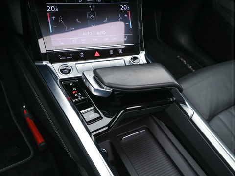 Audi e-tron 50 quattro Business edition Plus 71 kWh [ 3-Fase ] (INCL.BTW) *PANO | LEATHER | DIGI-COCKPIT | FULL-LED | ADAPTIVE-CRUISE | MEMORY-PACK | COMFORT-SEATS | AIR-SUSPENSION | NAVI-FULLMAP | HEATED-SEATS | KEYLESS | 20''ALU | ECC | PDC*