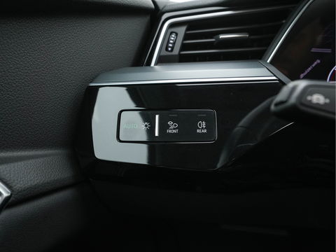 Audi e-tron 50 quattro Business edition Plus 71 kWh [ 3-Fase ] (INCL.BTW) *PANO | LEATHER | DIGI-COCKPIT | FULL-LED | ADAPTIVE-CRUISE | MEMORY-PACK | COMFORT-SEATS | AIR-SUSPENSION | NAVI-FULLMAP | HEATED-SEATS | KEYLESS | 20''ALU | ECC | PDC*