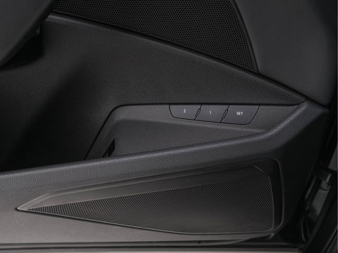 Audi e-tron 50 quattro Business edition Plus 71 kWh [ 3-Fase ] (INCL.BTW) *PANO | LEATHER | DIGI-COCKPIT | FULL-LED | ADAPTIVE-CRUISE | MEMORY-PACK | COMFORT-SEATS | AIR-SUSPENSION | NAVI-FULLMAP | HEATED-SEATS | KEYLESS | 20''ALU | ECC | PDC*