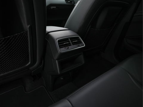 Audi e-tron 50 quattro Business edition Plus 71 kWh [ 3-Fase ] (INCL.BTW) *PANO | LEATHER | DIGI-COCKPIT | FULL-LED | ADAPTIVE-CRUISE | MEMORY-PACK | COMFORT-SEATS | AIR-SUSPENSION | NAVI-FULLMAP | HEATED-SEATS | KEYLESS | 20''ALU | ECC | PDC*